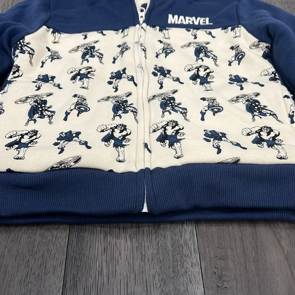 NWT plush fleece lined hooded zip up marvel sweater